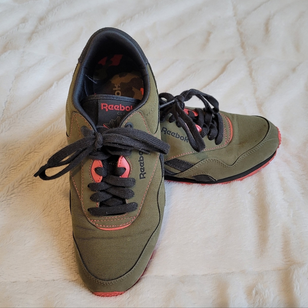 Reebok Classic sneaker - Olive Green & Hot Pink - Size 7